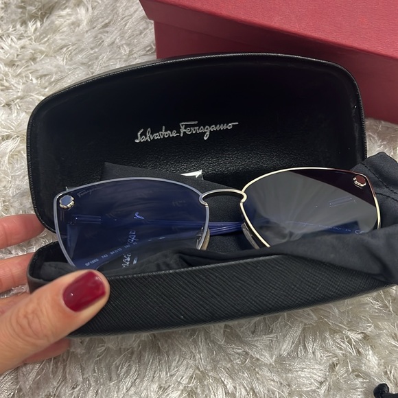 Authentic Ferragamo sunglasses - Picture 3 of 8